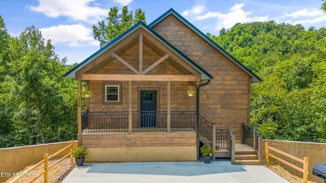 $674,900 | 3340 Frontier Vw Drive, Sevierville, TN 37876