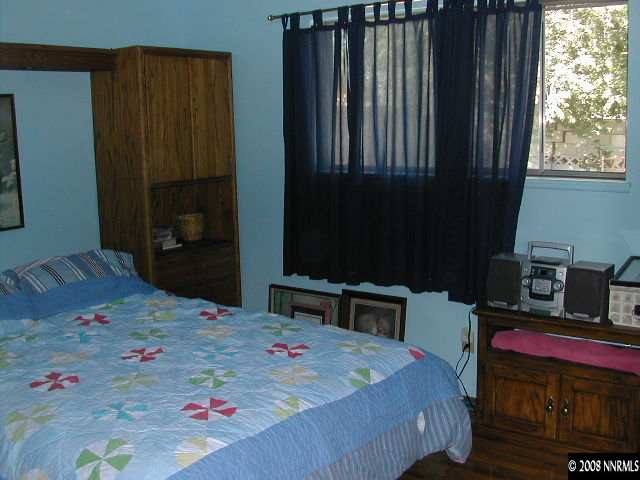 3340 Heights Reno, NV 89503 - Photo 7 of 9 a bedroom with a bed and dresser
