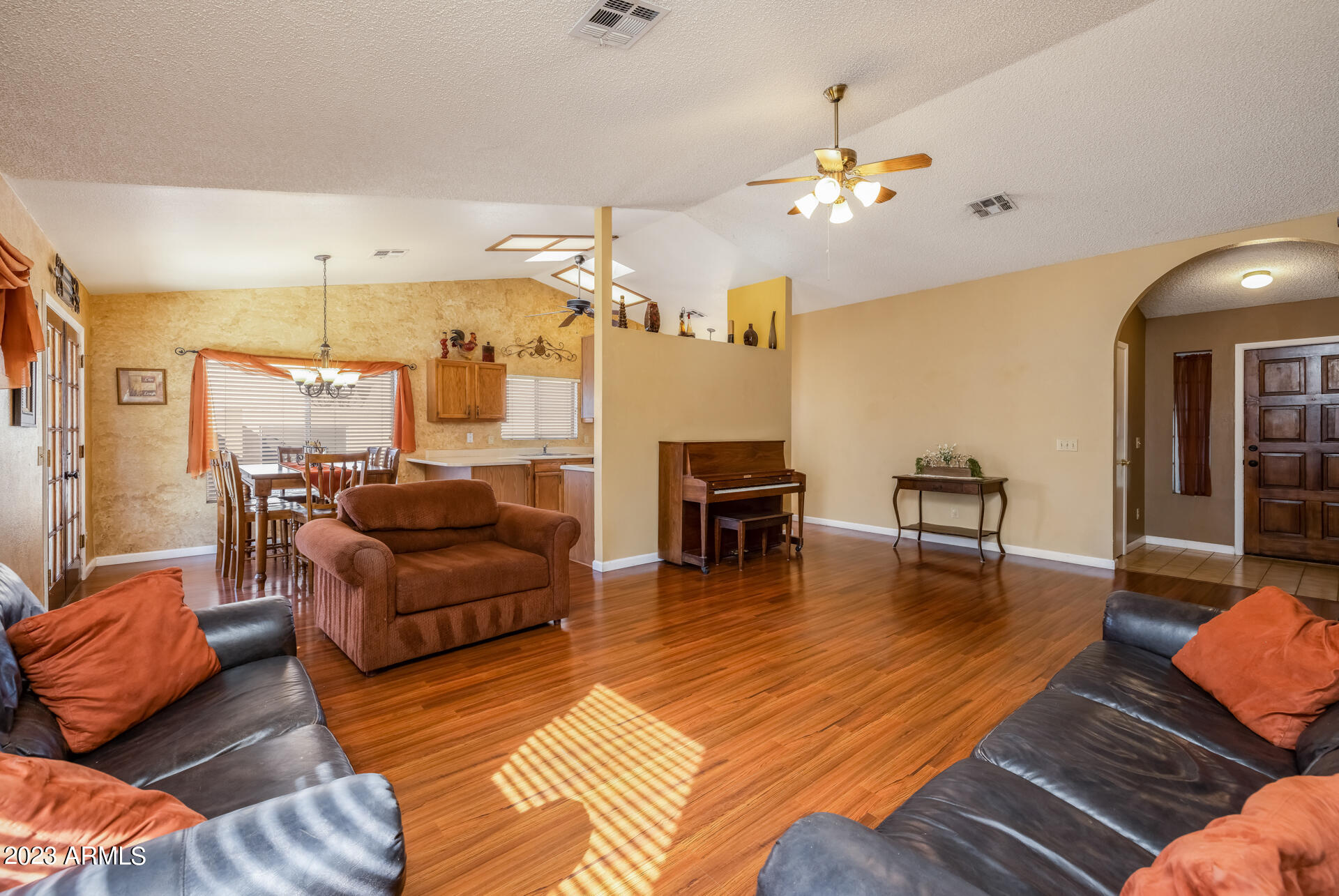 720 South Riata Street Gilbert, AZ 85296 - Photo 9 of 32 5)GREAT ROOM