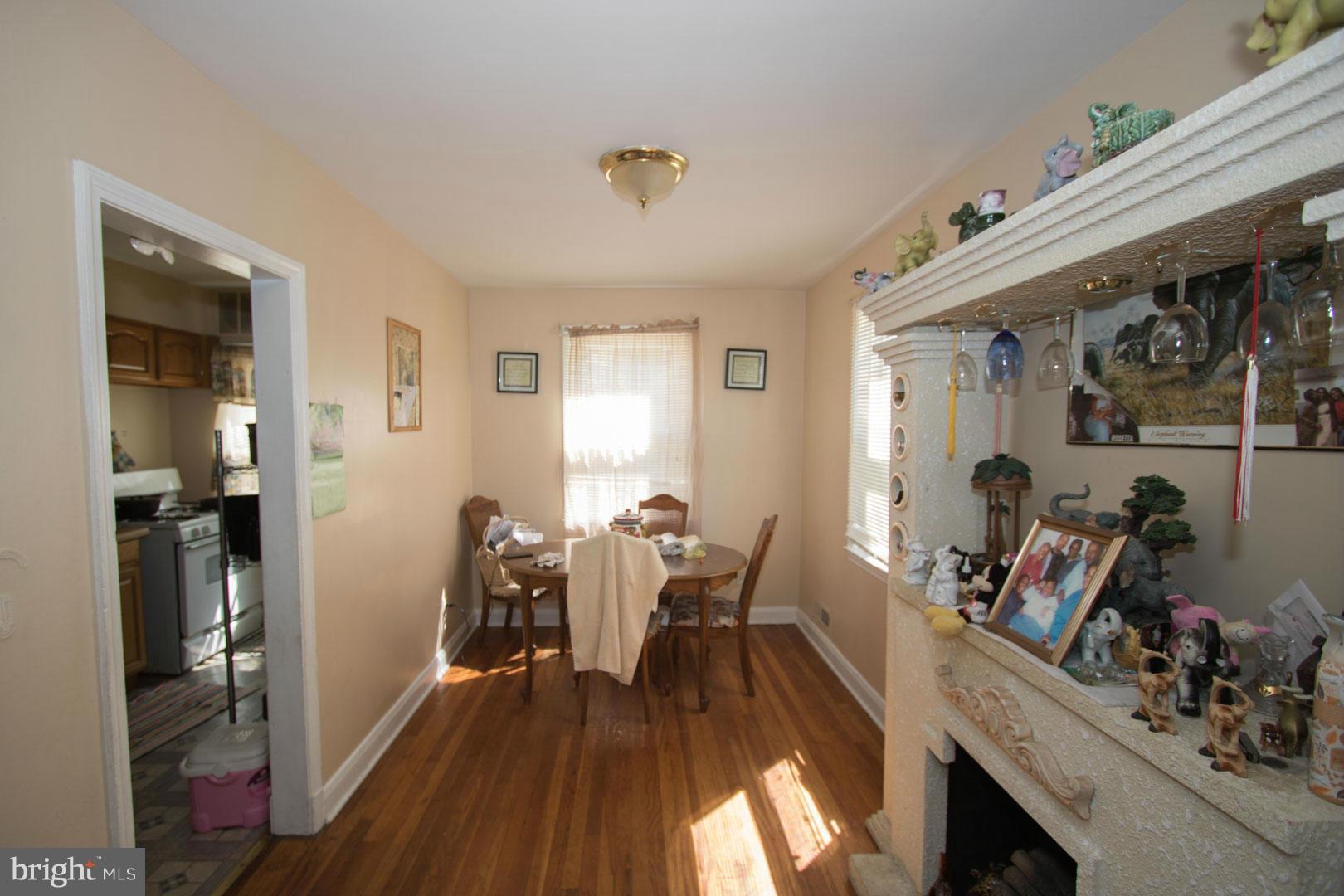 4733 Kimberleigh Road Baltimore, MD 21212 - Photo 5 of 13 Living Room