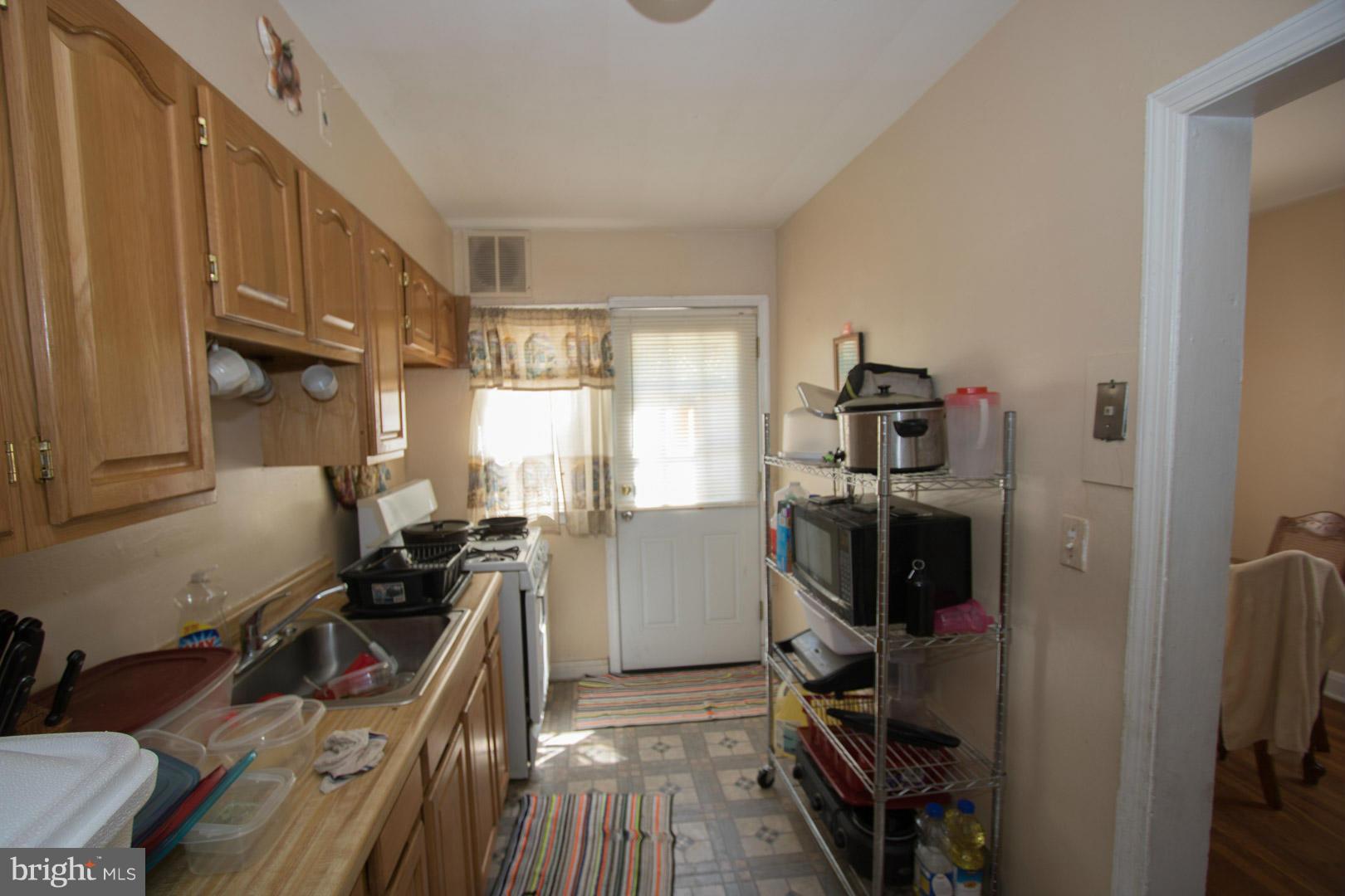 4733 Kimberleigh Road Baltimore, MD 21212 - Photo 7 of 13 Kitchen