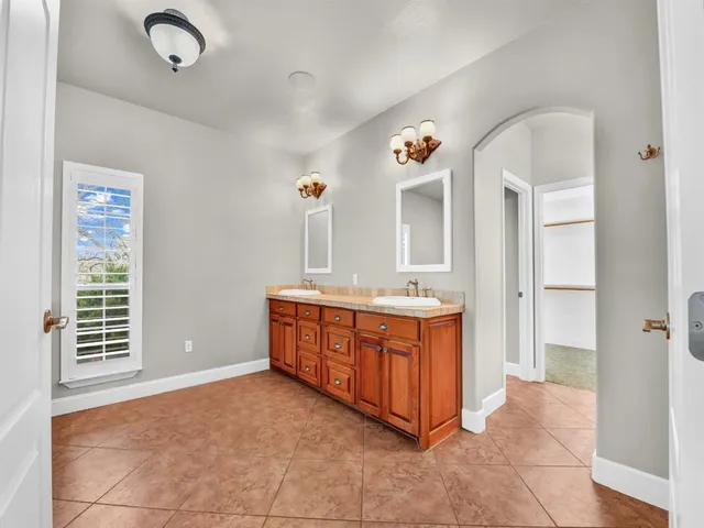 $849,900 | 525 Sugartree Drive, Lipan, TX 76462