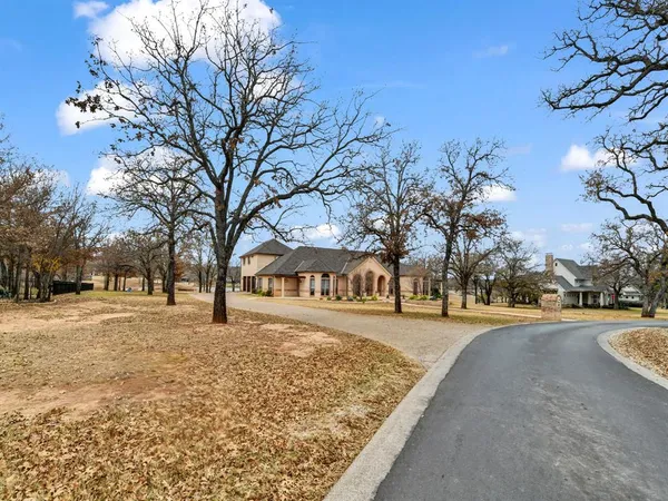 $799,999 | 525 Sugartree Drive, Lipan, TX 76462