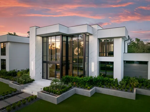 $9,490,000 | 62 Hallbrook Way, The Woodlands, TX 77389