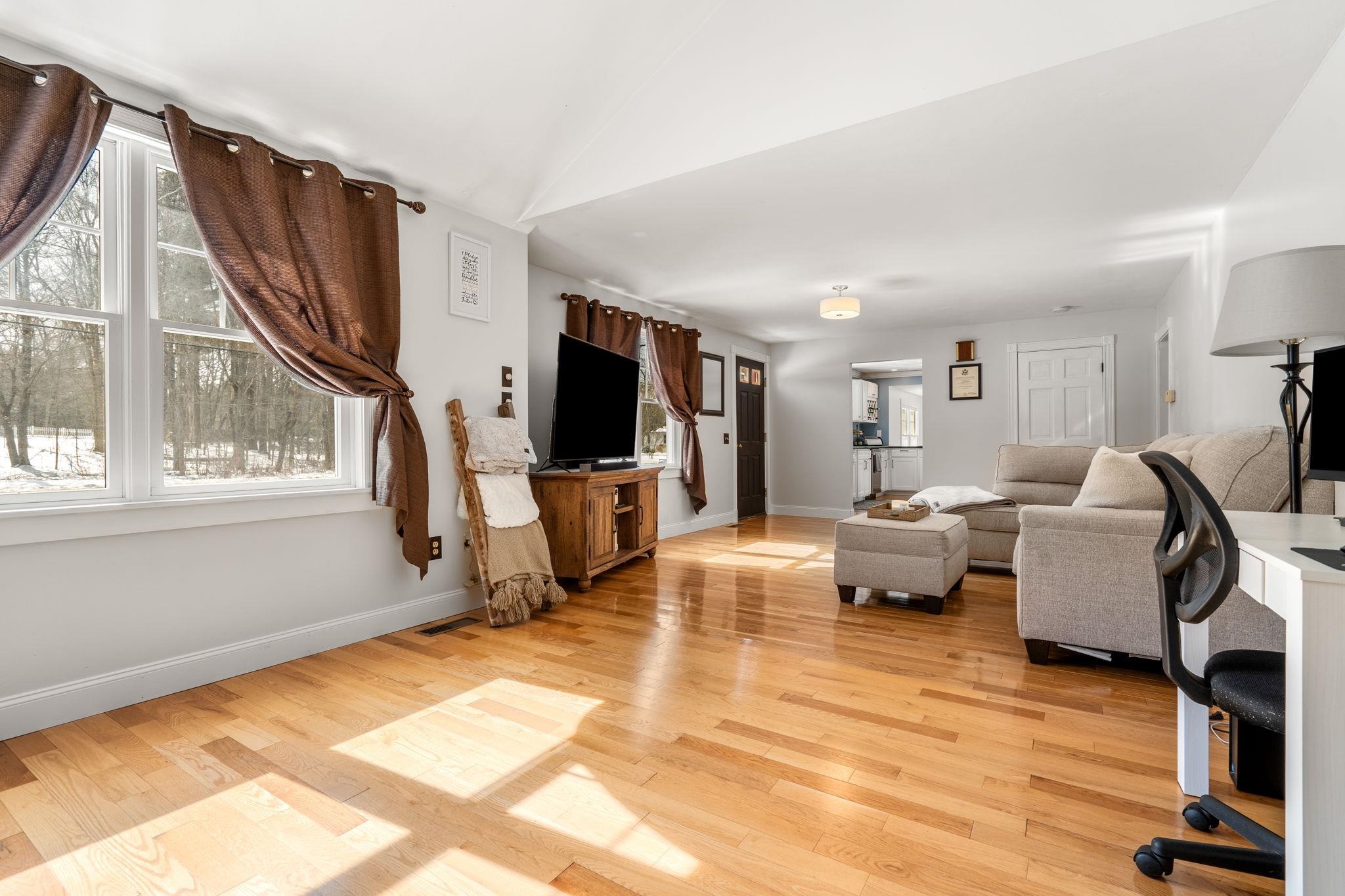 39 Danville Road Kingston, NH 03848 - Photo 11 of 20 Gallery Image 11