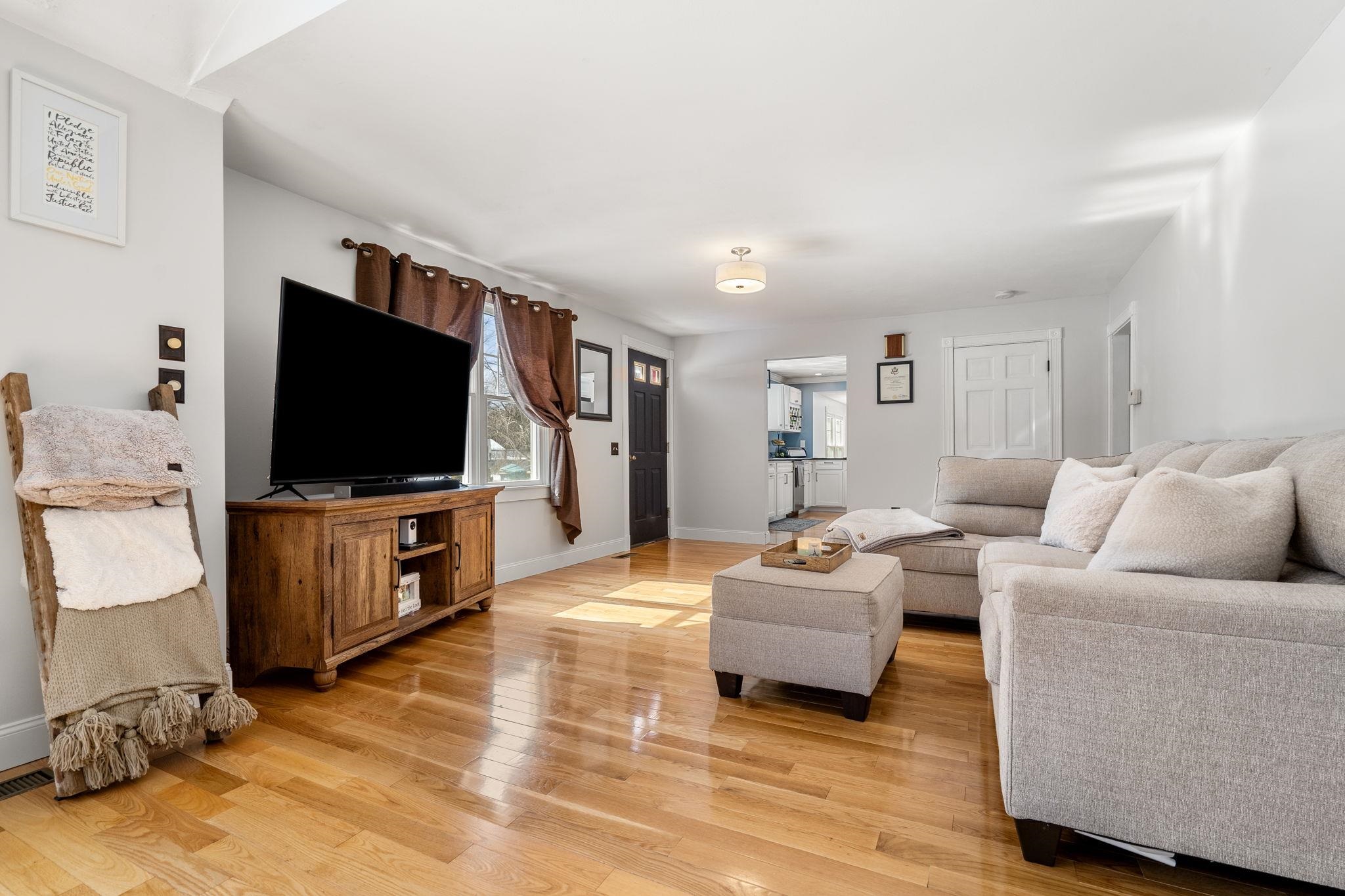 39 Danville Road Kingston, NH 03848 - Photo 15 of 20 Gallery Image 15