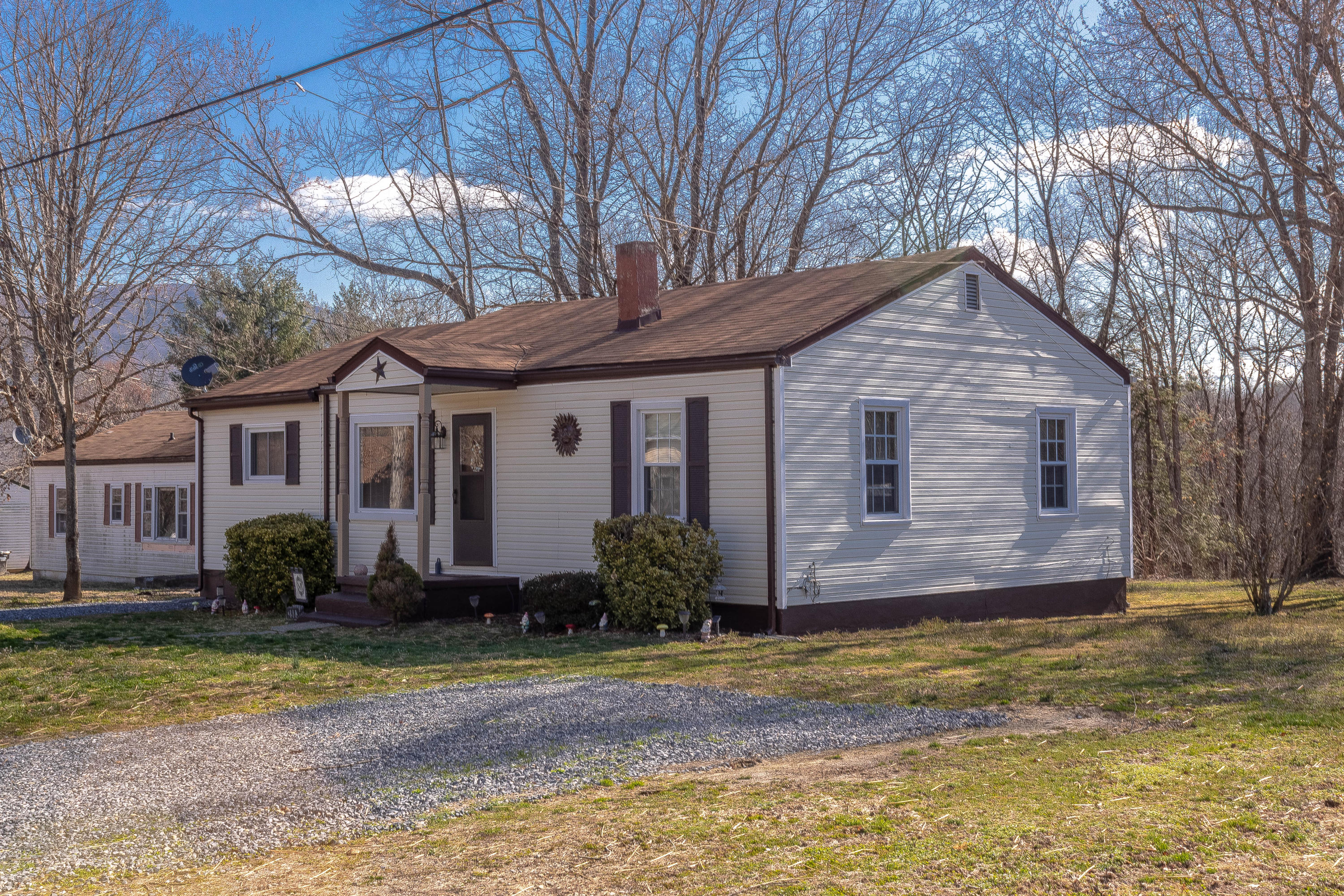 3983 Ridge Drive Salem, VA 24153 - Photo 1 of 26 3983 Ridge DR. Salem, VA 24153