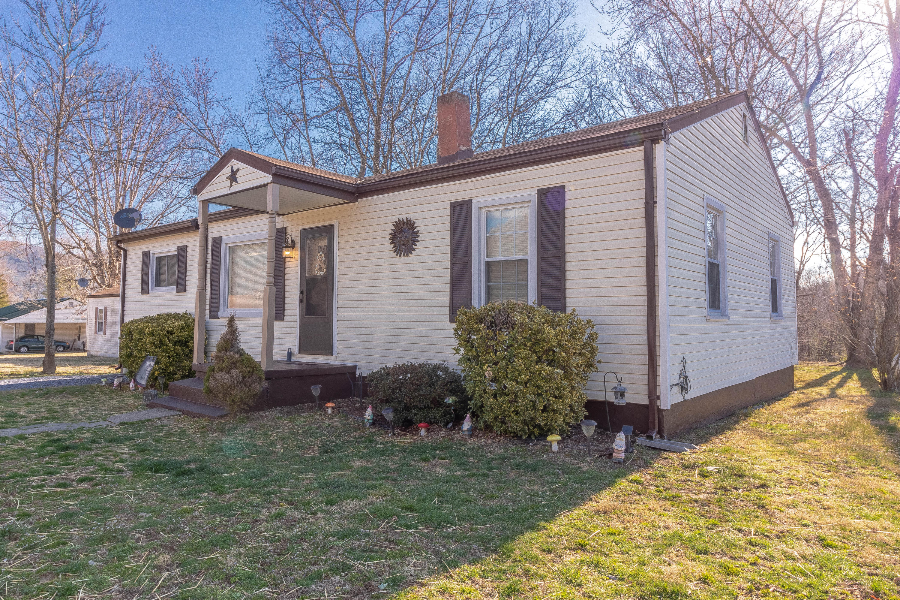 3983 Ridge Drive Salem, VA 24153 - Photo 2 of 26 3983 Ridge DR. Salem, VA 24153