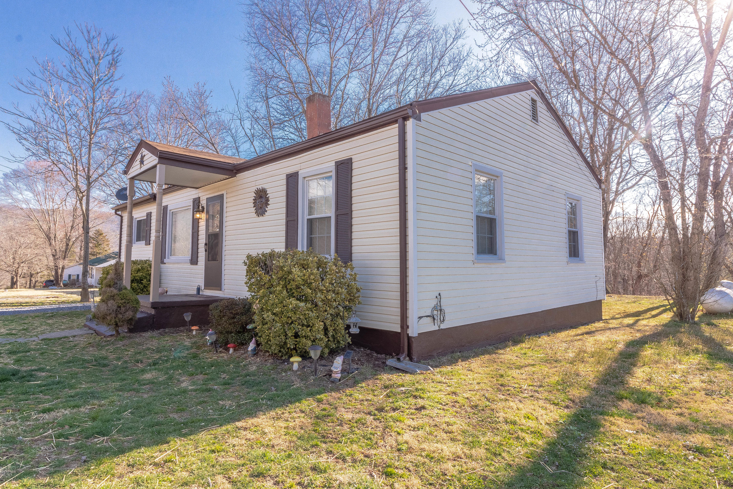 3983 Ridge Drive Salem, VA 24153 - Photo 3 of 26 3983 Ridge DR. Salem, VA 24153