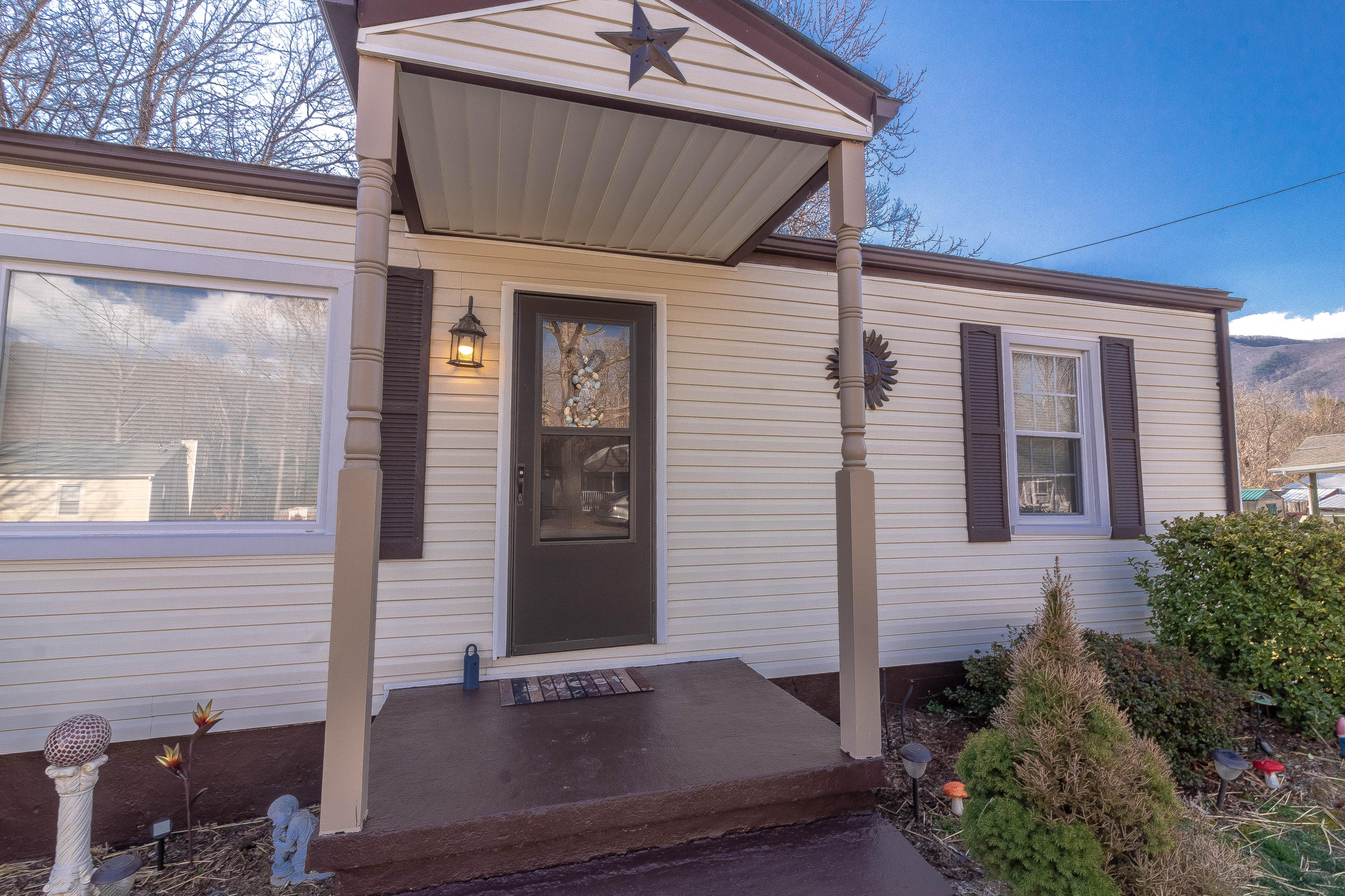 3983 Ridge Drive Salem, VA 24153 - Photo 10 of 26 3983 Ridge DR. Salem, VA 24153
