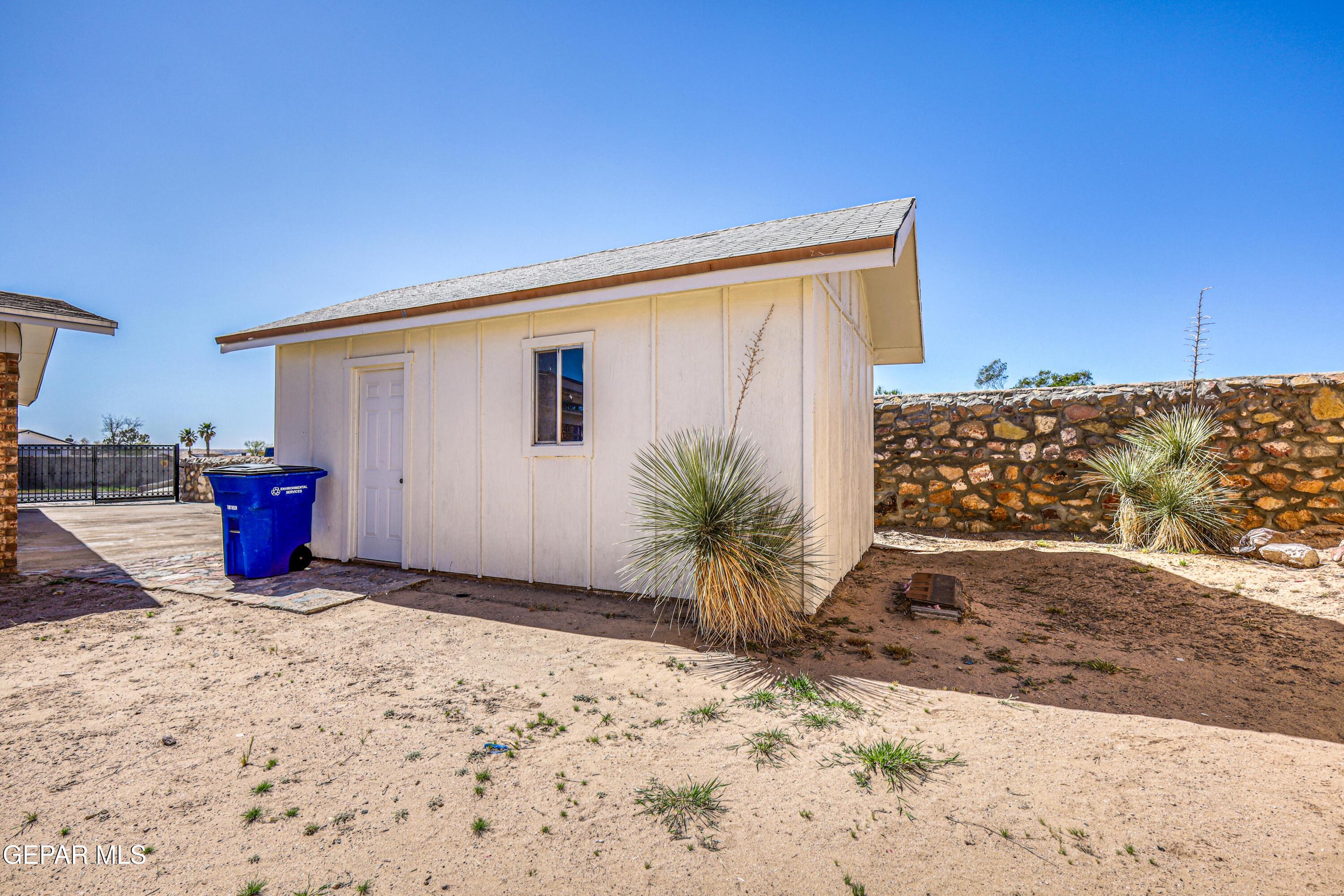 321 Gus Rallis Drive El Paso, TX 79932 - Photo 32 of 38 IMG_8496_HDR