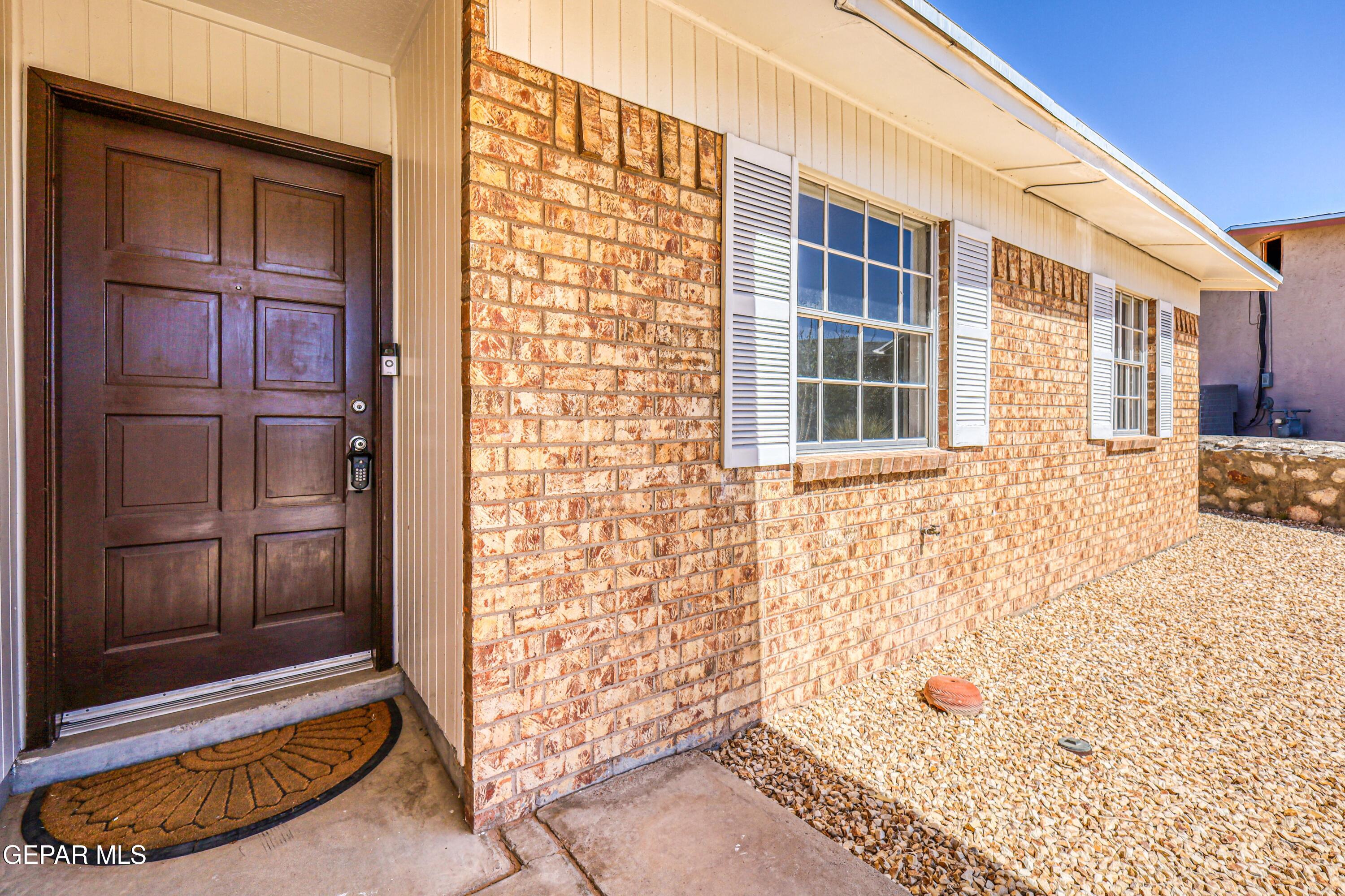 321 Gus Rallis Drive El Paso, TX 79932 - Photo 4 of 38 5