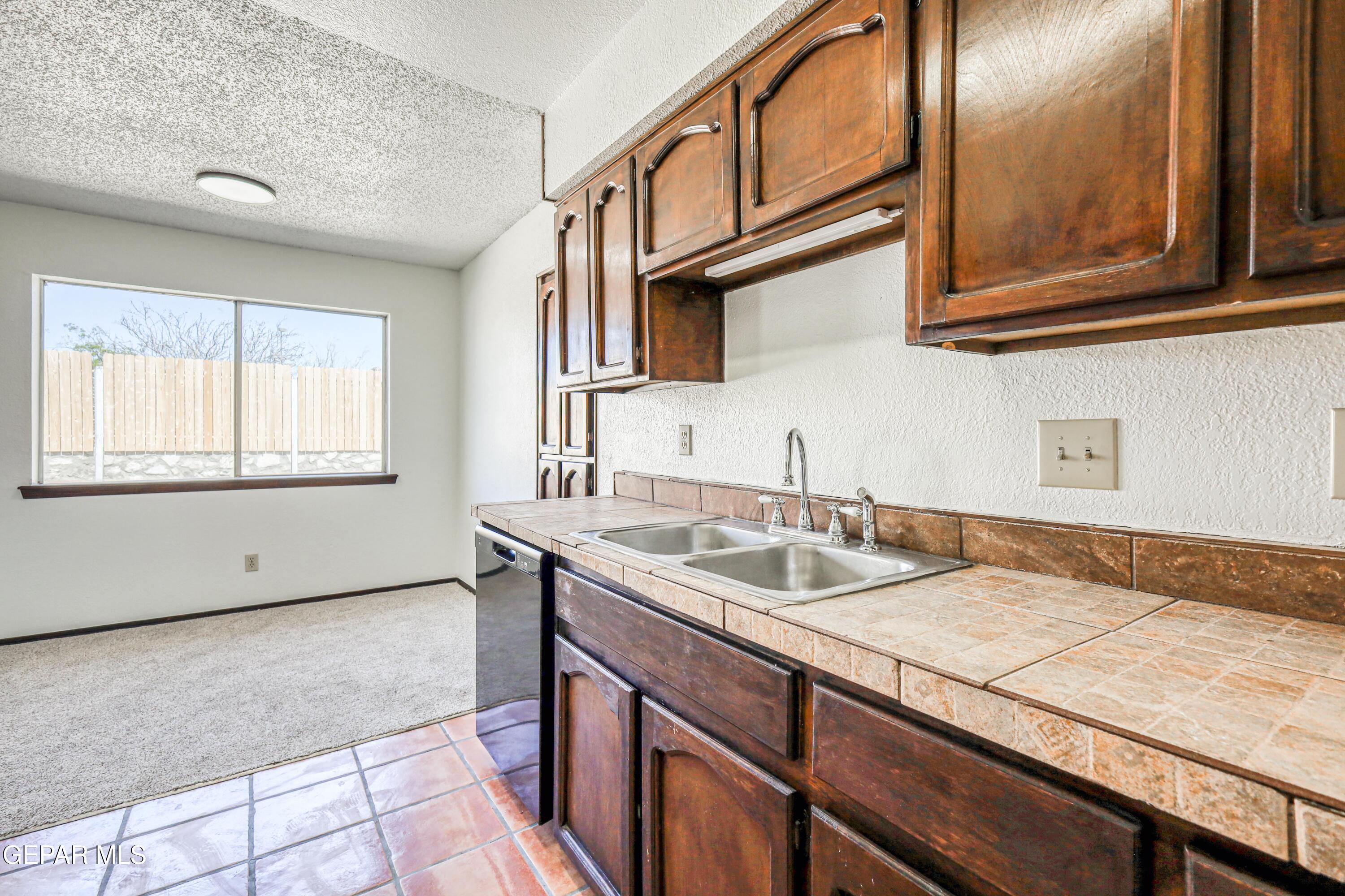 321 Gus Rallis Drive El Paso, TX 79932 - Photo 9 of 38 IMG_8391_HDR