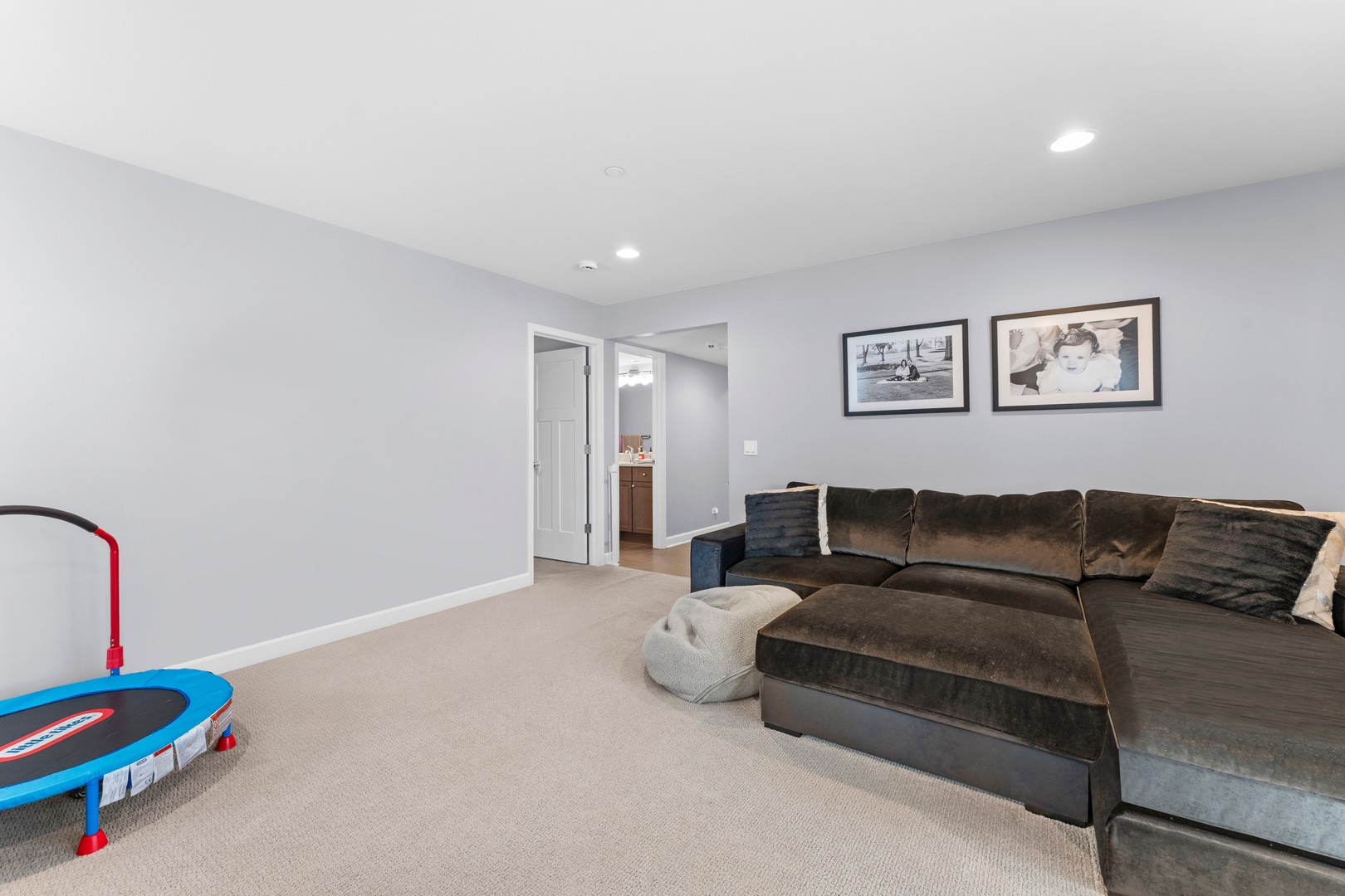 826 Chestnut Street Deerfield, IL 60015 - Photo 19 of 28 a living room with furniture
