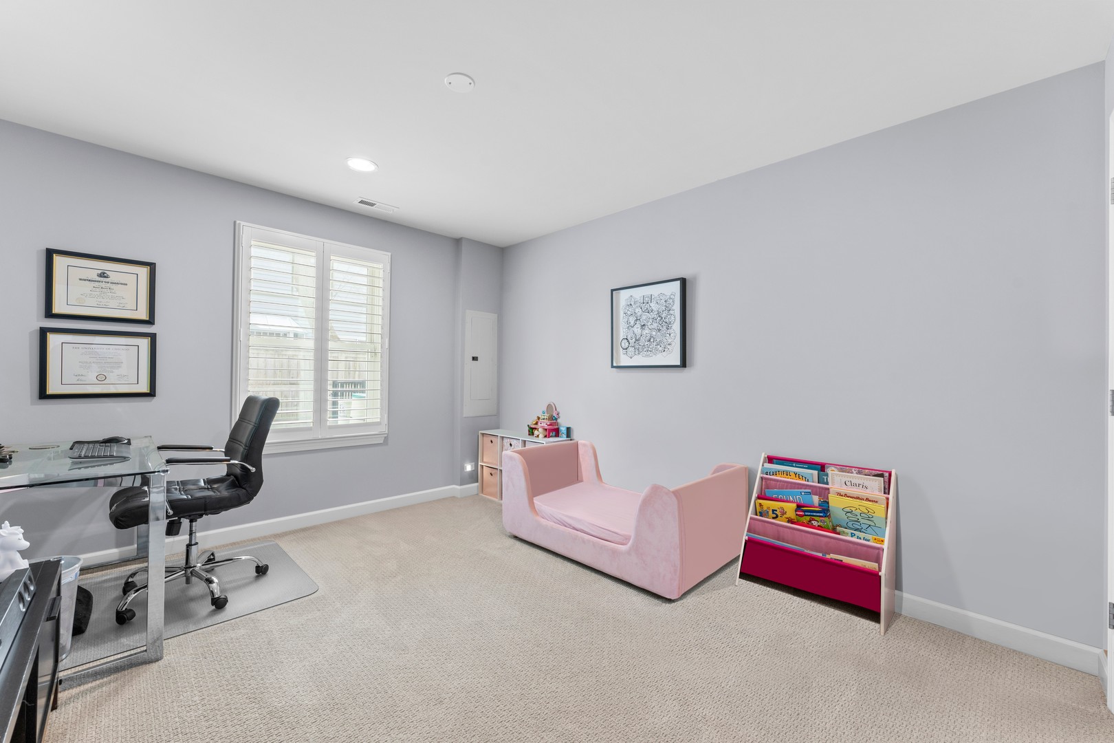 826 Chestnut Street Deerfield, IL 60015 - Photo 20 of 28 a living room with furniture and a window