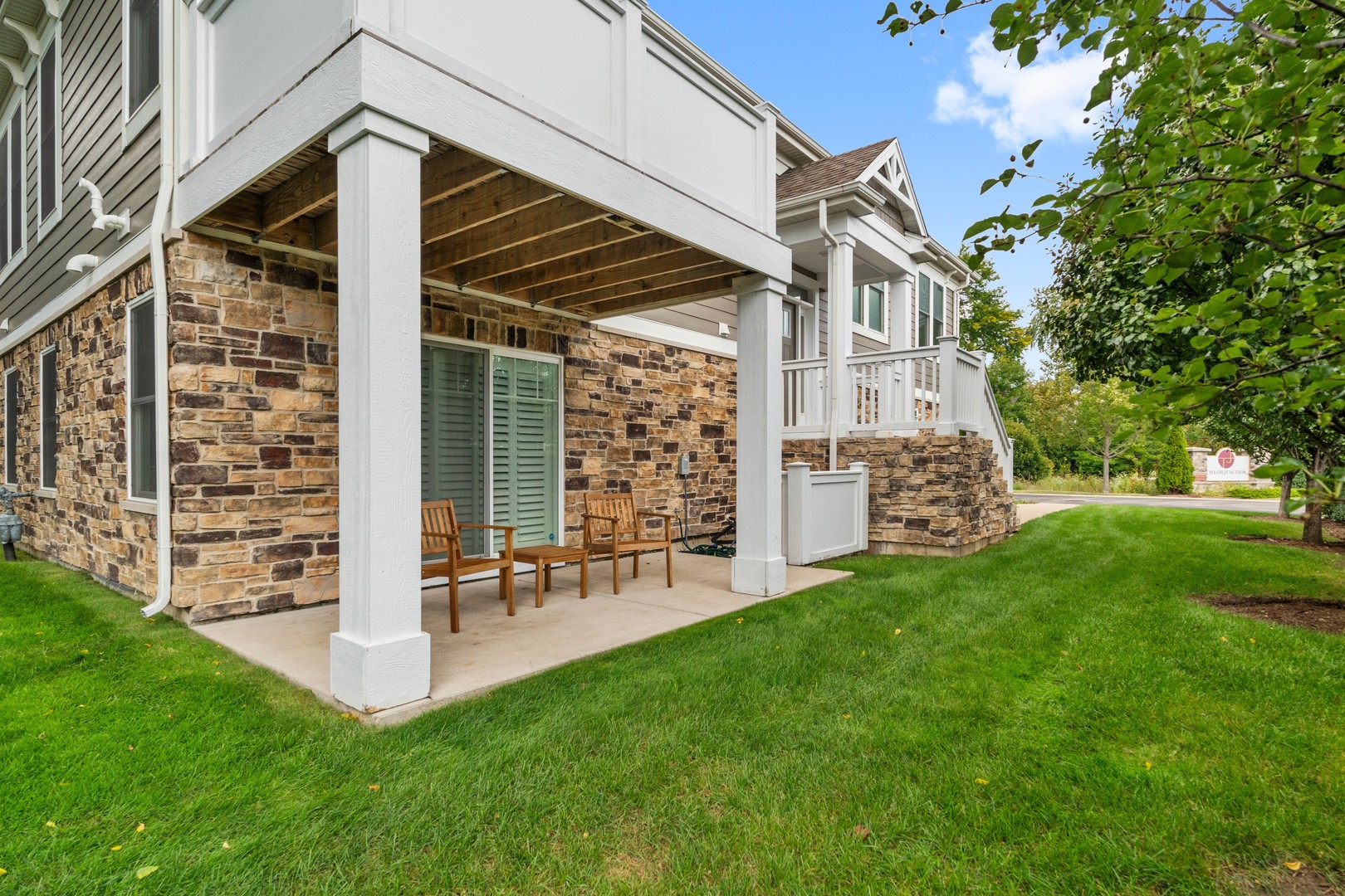 826 Chestnut Street Deerfield, IL 60015 - Photo 23 of 28 a view of outdoor space yard and porch