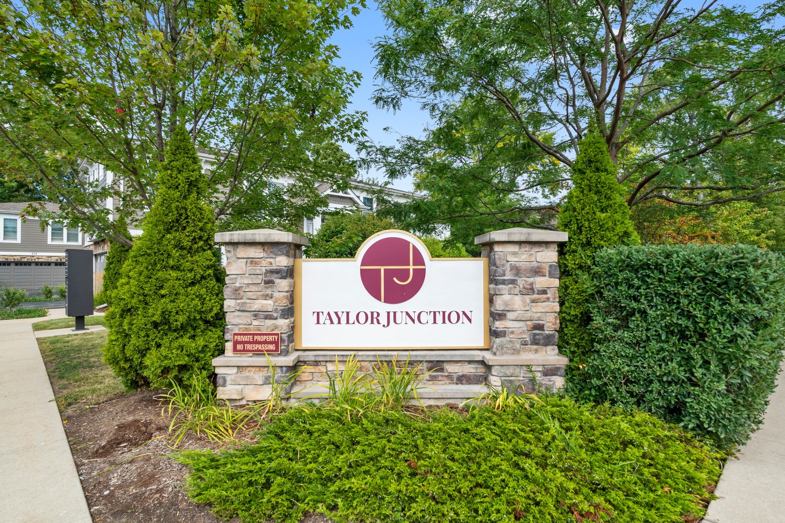 826 Chestnut Street Deerfield, IL 60015 - Photo 26 of 28 a sign on the side of a building