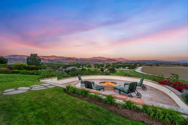 a view of a tennis court