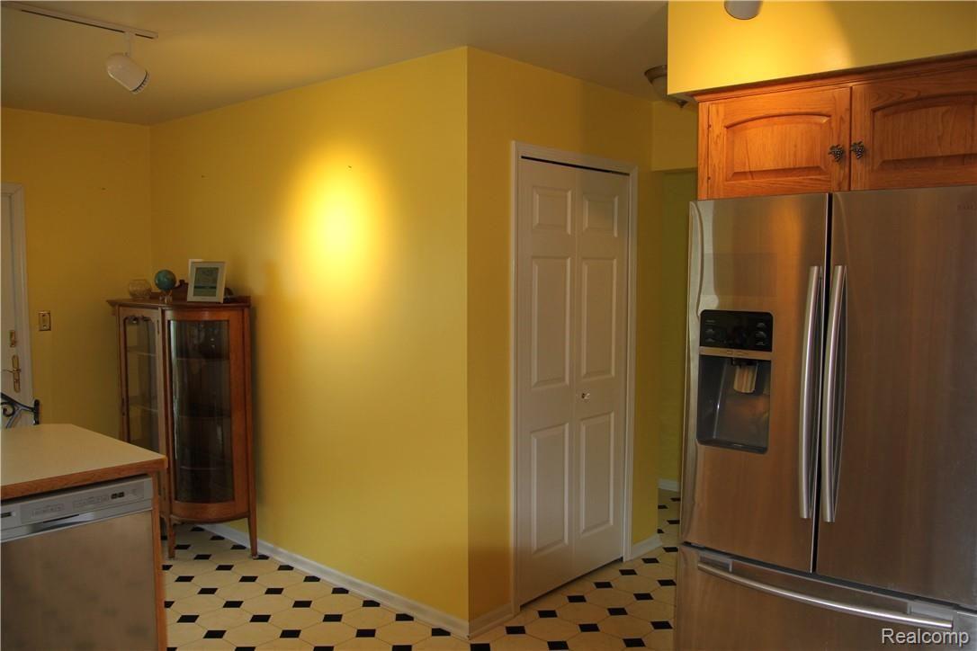 10151 Grafton Road Carleton, MI 48117 - Photo 9 of 32 IMG_6748 (1).JPG