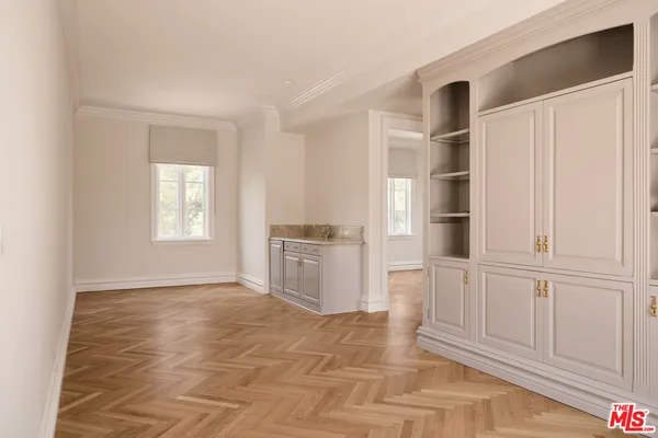 $75,000 | 628 North Rodeo Drive, Beverly Hills, CA 90210