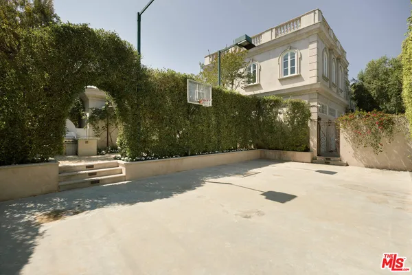 $75,000 | 628 North Rodeo Drive, Beverly Hills, CA 90210