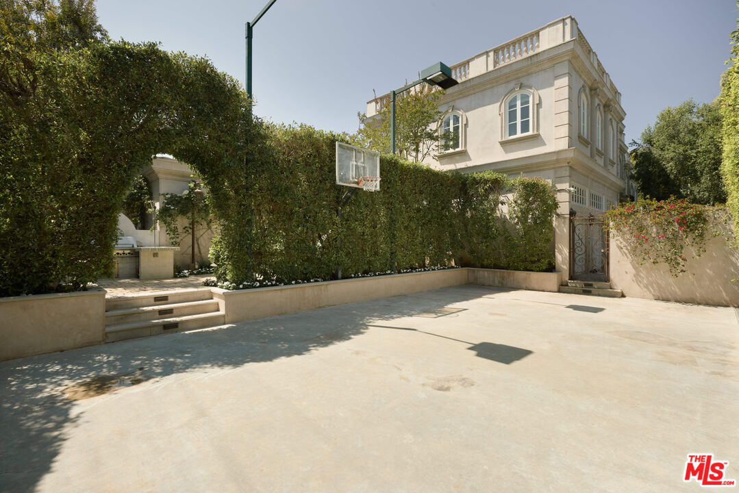 628 North Rodeo Drive Beverly Hills, CA 90210 - Photo 30 of 32