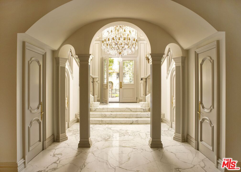 628 North Rodeo Drive Beverly Hills, CA 90210 - Photo 7 of 32