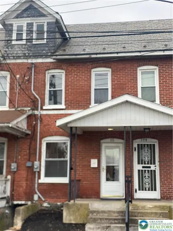 $1,795 | 122 South Spruce Street, Nazareth, PA 18064