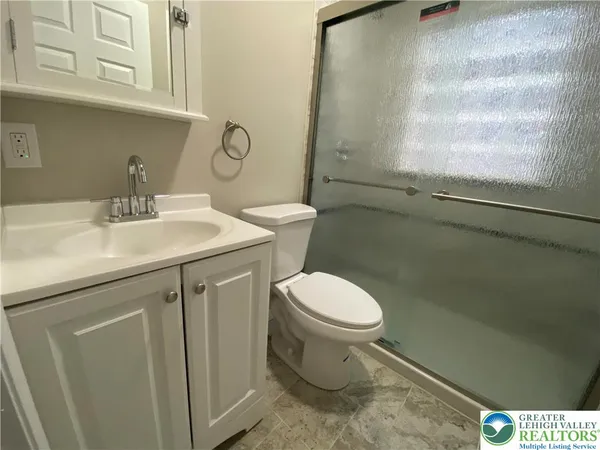 $1,795 | 122 South Spruce Street, Nazareth, PA 18064