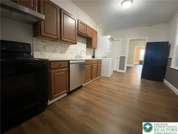 $1,795 | 122 South Spruce Street, Nazareth, PA 18064