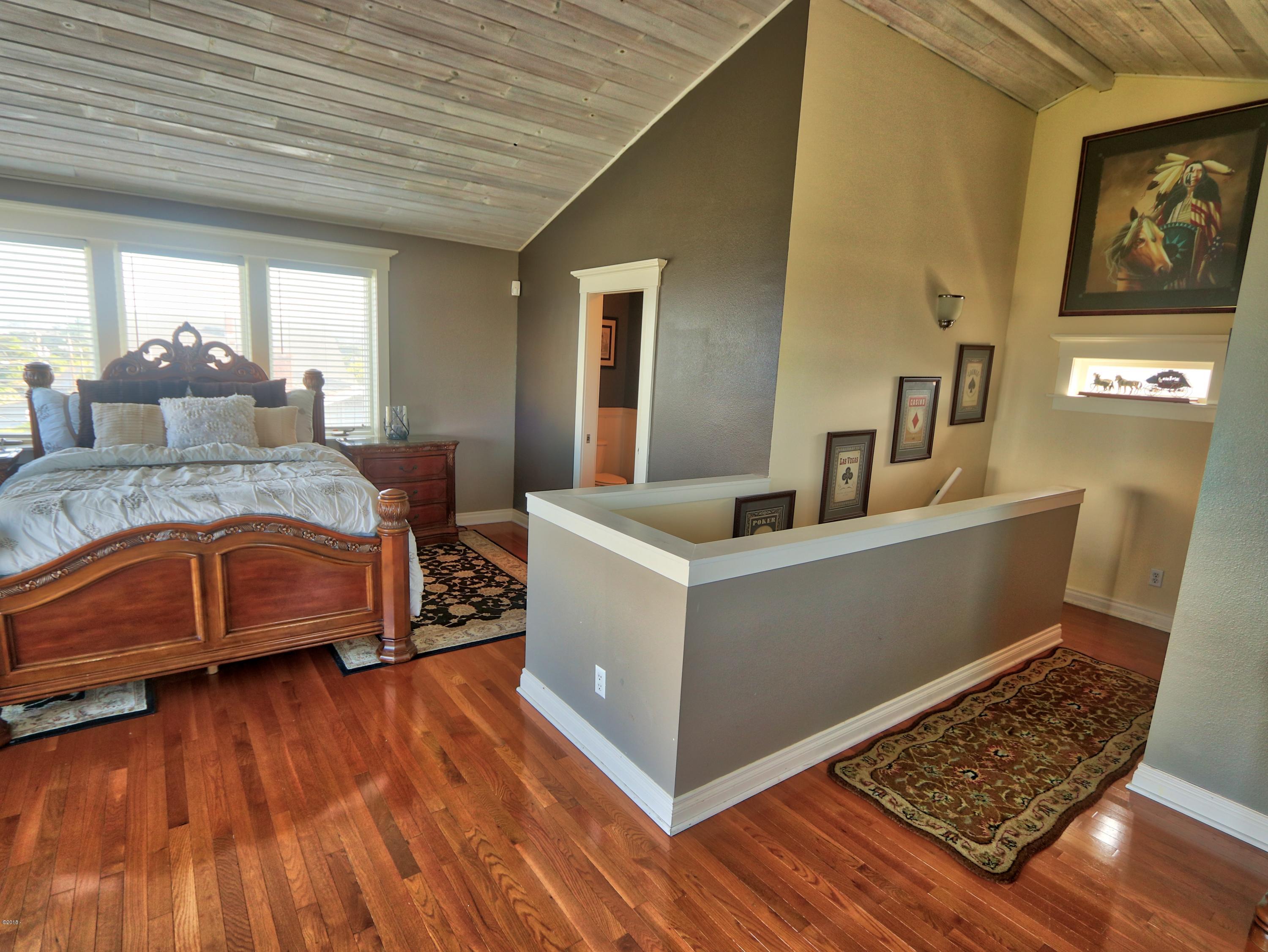 47 Southwest Hurbert Street Newport, OR 97365 - Photo 21 of 34 Master