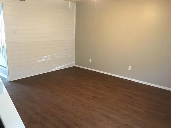 $1,400 | 1409 Courtney Place, Unit C, Cleburne, TX 76033