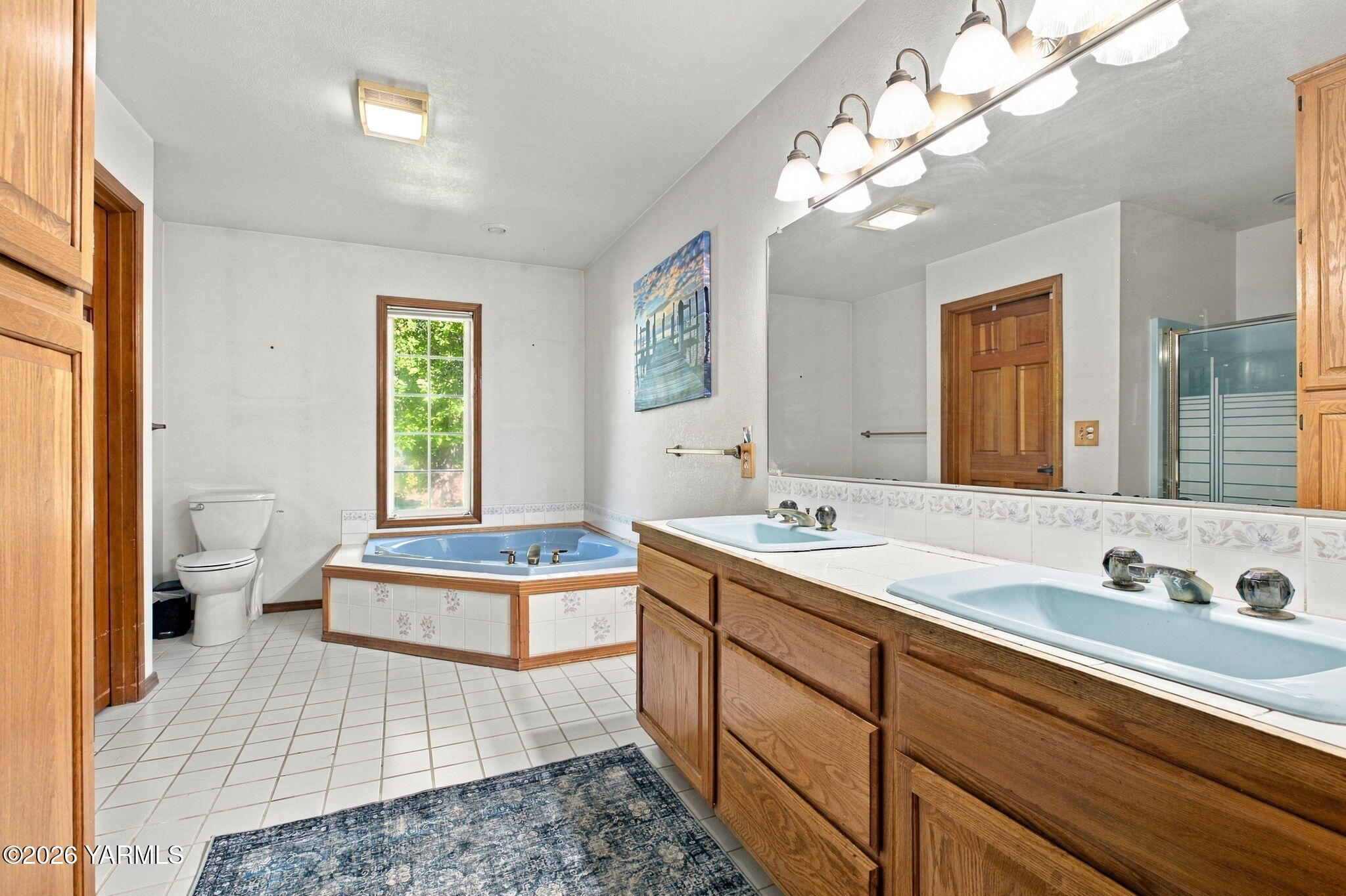 20 Estate Way Yakima, WA 98908 - Photo 13 of 27 primary bathroom