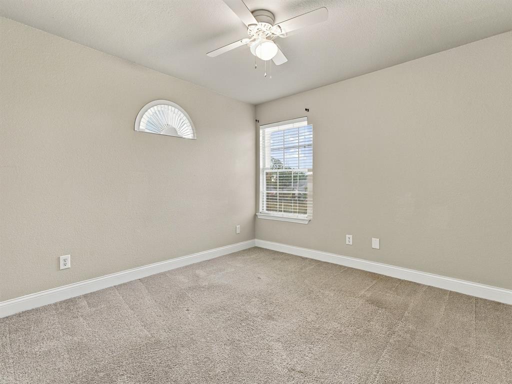 803 North State Street Decatur, TX 76234 - Photo 28 of 40 Upstairs bedroom