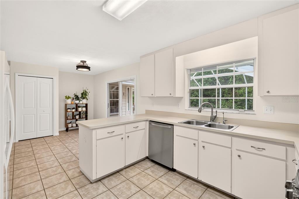 5015 Northwest 71st Place Gainesville, FL 32653 - Photo 17 of 52 Gallery Image 17