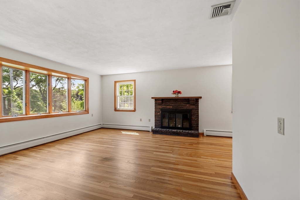 15 Greenbrook Road Hamilton, MA 01982 - Photo 5 of 42 Gallery Image 5