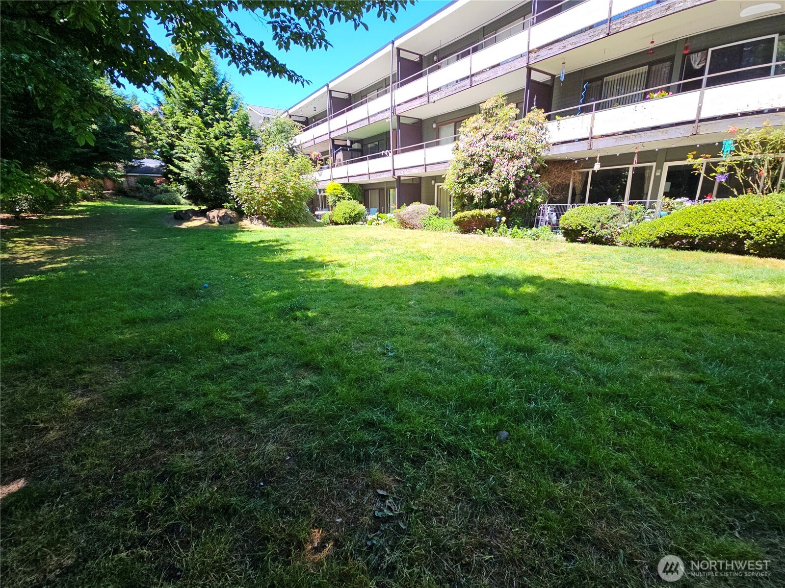 7924 212th Street Southwest, Unit 104 Edmonds, WA 98026 - Photo 2 of 27