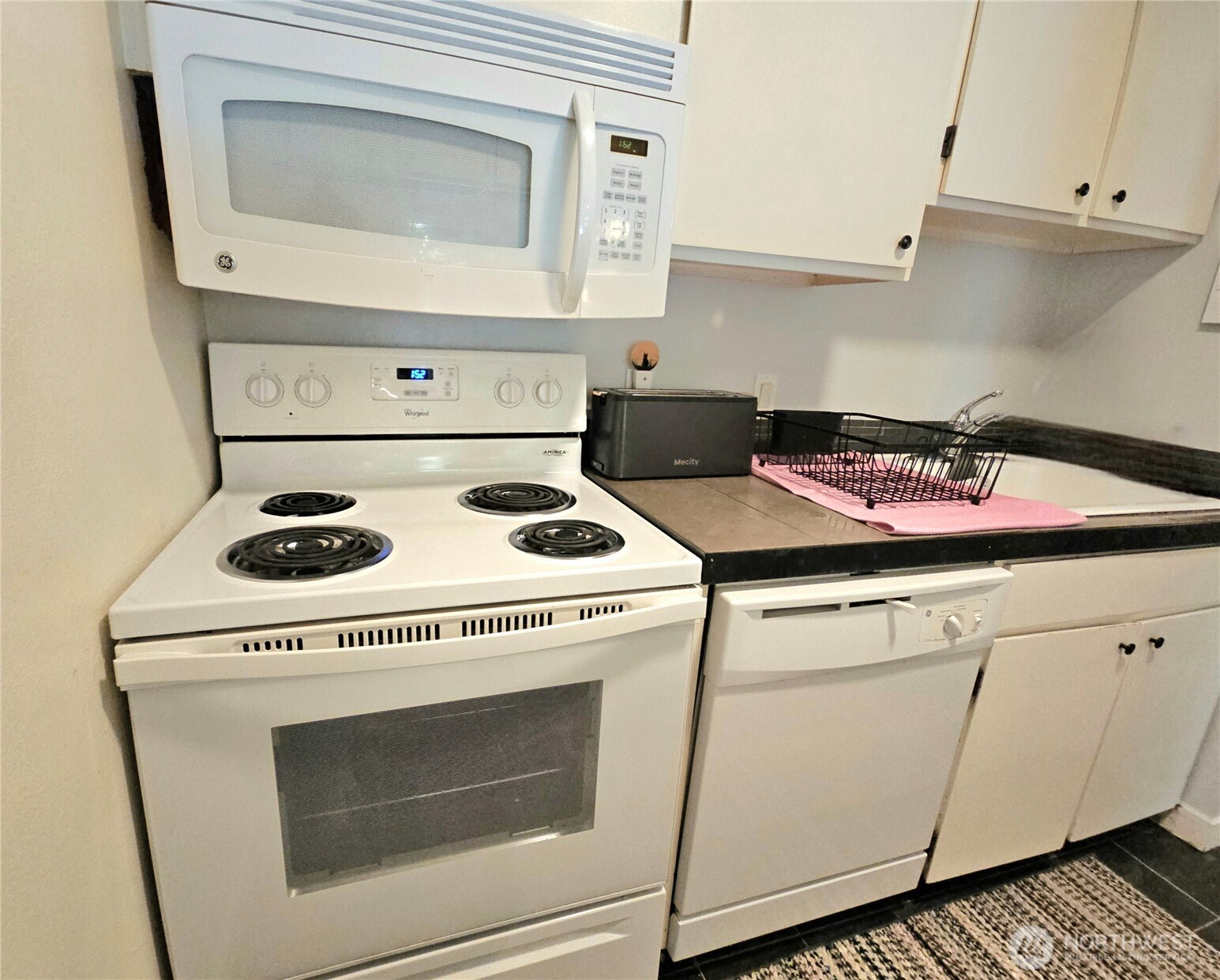 7924 212th Street Southwest, Unit 104 Edmonds, WA 98026 - Photo 6 of 27