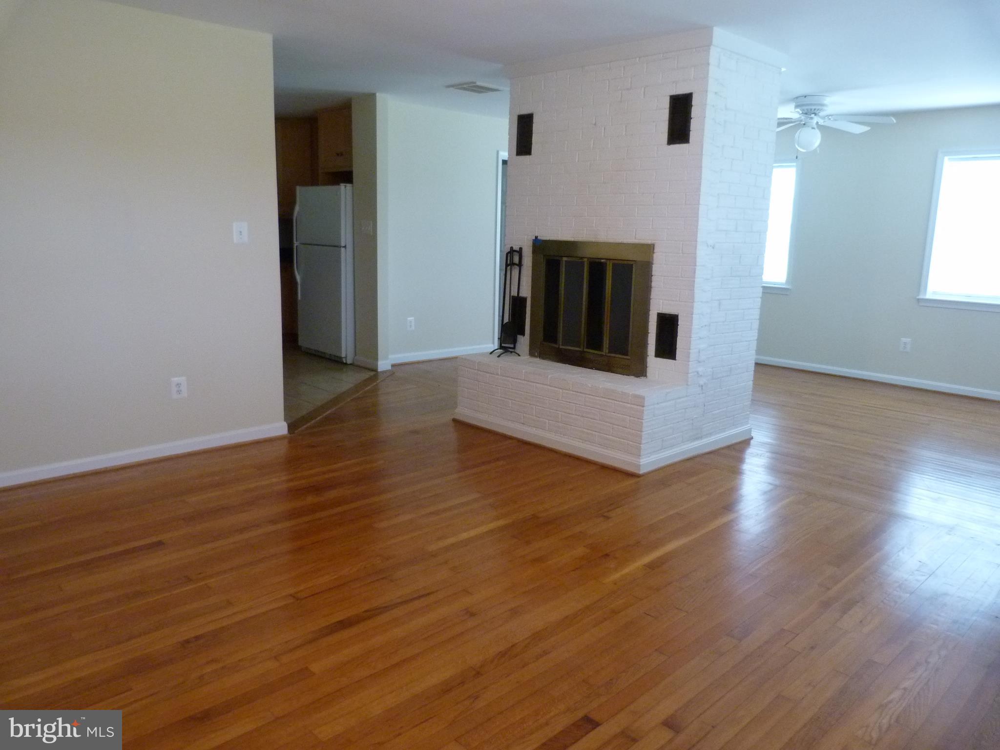 9341 Lees Ridge Road Warrenton, VA 20186 - Photo 3 of 17 Living Room