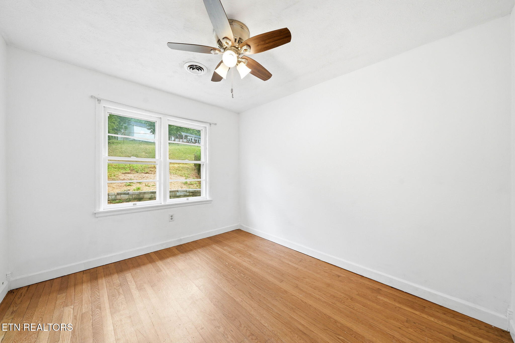 415 Parker Road Morristown, TN 37813 - Photo 14 of 20 6-web-or-mls-415 Parker Road-14