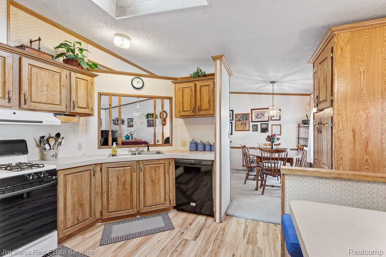 4990 Addison Road Jonesville, MI 49250 - Photo 4 of 26 4990 Addison Rd - 1001.jpg