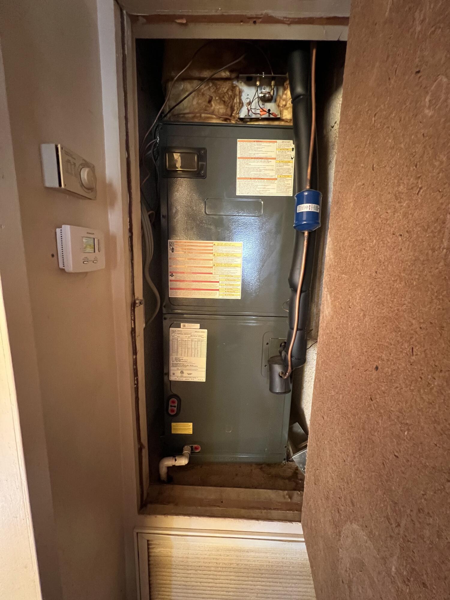 9551 Santa Cruz Road Desert Hot Springs, CA 92240 - Photo 11 of 19 AC in hall closet