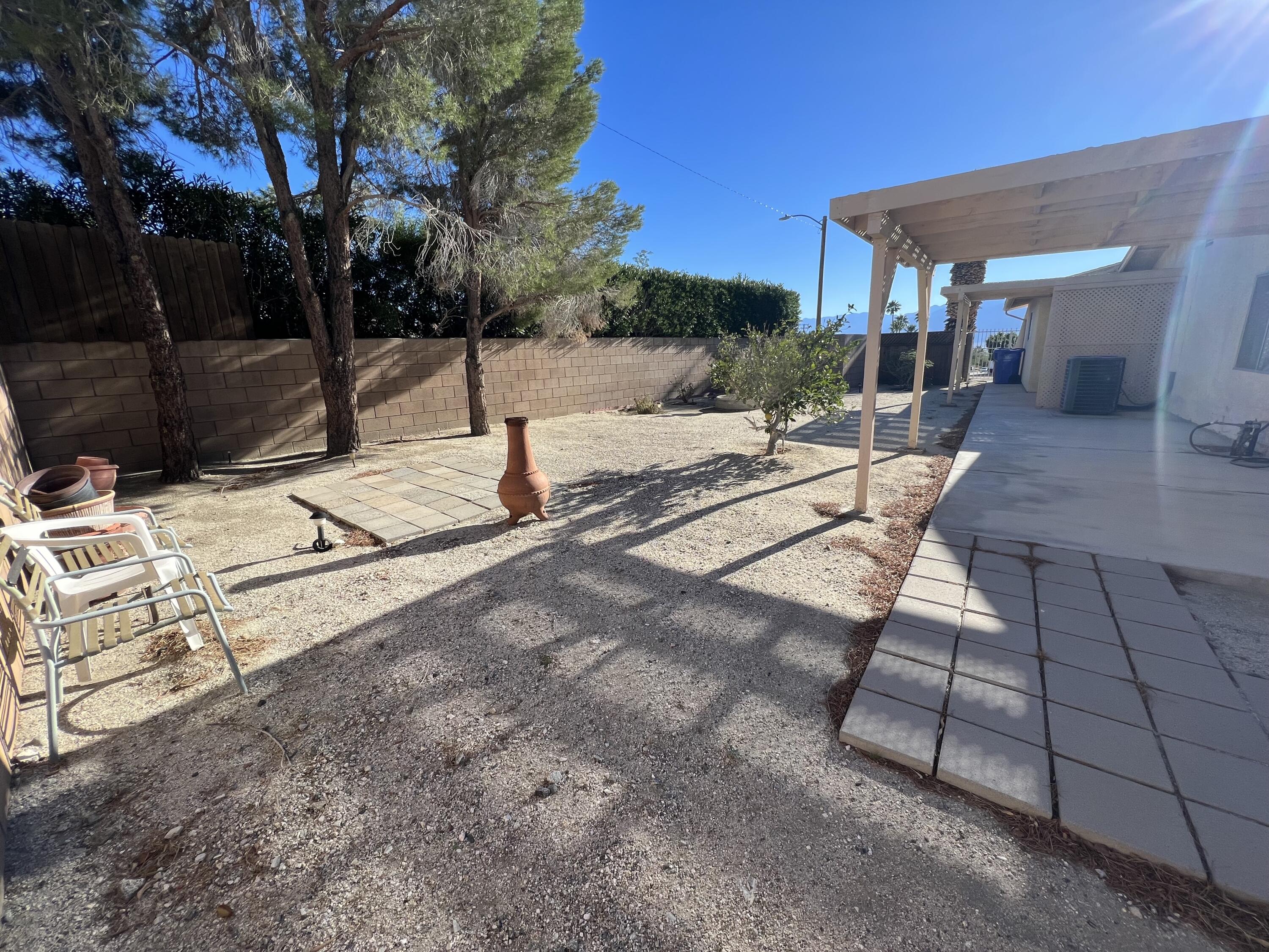 9551 Santa Cruz Road Desert Hot Springs, CA 92240 - Photo 5 of 19 Backyard/Side yard (Santa Cruz)