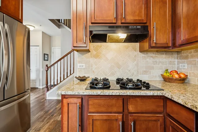 $385,000 | 2166 Ivy Ridge Drive, Hoffman Estates, IL 60192