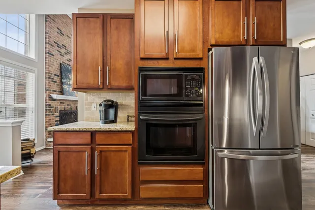 $385,000 | 2166 Ivy Ridge Drive, Hoffman Estates, IL 60192