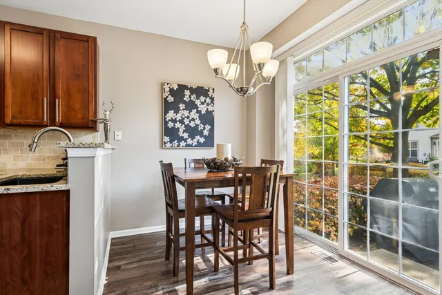 $385,000 | 2166 Ivy Ridge Drive, Hoffman Estates, IL 60192