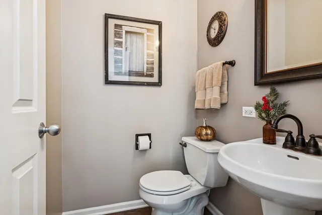 $385,000 | 2166 Ivy Ridge Drive, Hoffman Estates, IL 60192