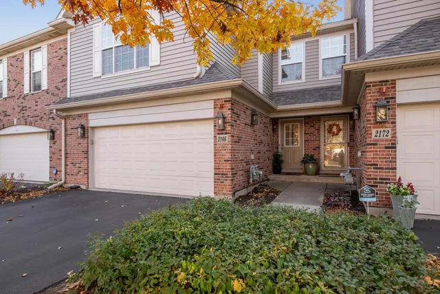 $385,000 | 2166 Ivy Ridge Drive, Hoffman Estates, IL 60192