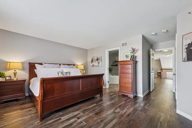 $385,000 | 2166 Ivy Ridge Drive, Hoffman Estates, IL 60192