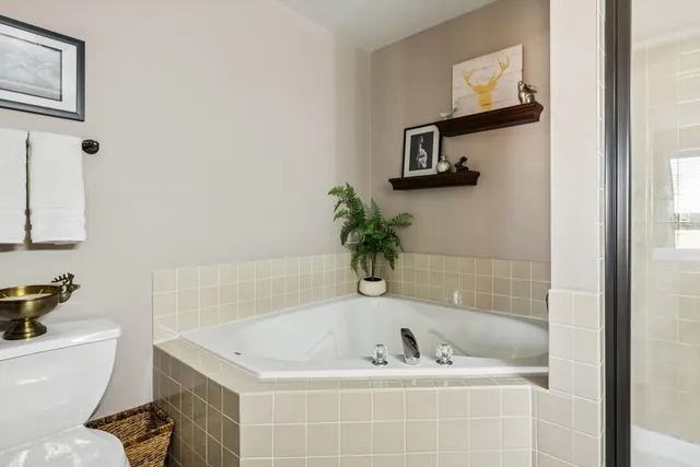 $385,000 | 2166 Ivy Ridge Drive, Hoffman Estates, IL 60192